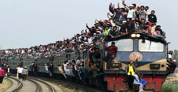 ট্রেনের ছাদে ভ্রমণ করলে যে শাস্তি পাবেন