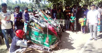 3 killed as bus hits auto-rickshaw in Cox’s Bazaar