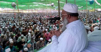 কেঁদে কেঁদে দেশের কল্যাণ কামনা লাখো মুসল্লির