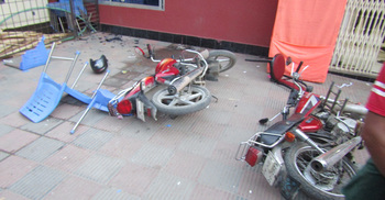 ‘নৌকা নৌকা’ স্লোগানে হামলা-ভাঙচুর