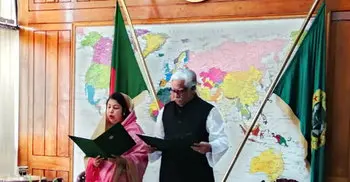 Sultan Mansur sworn in