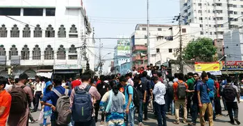 Students continue blockade in Dhaka