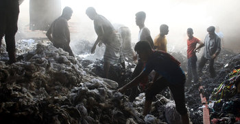 পাবনায় জুটের গোডাউনে আগুন