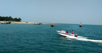 সমুদ্র পথে মালয়েশিয়াগামী ২২ রোহিঙ্গাসহ আটক ৩২
