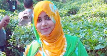 এখনও কাপড়ে তনুর গন্ধ খুঁজে ফেরেন মা