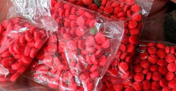 পেটের ভেতর ইয়াবা, নারীসহ আটক ৩