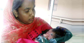 এক বস্তা চালের বিনিময়ে সন্তান দিয়ে দিলেন মা