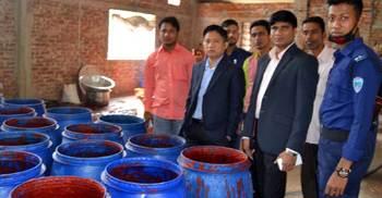 কাপড়ের রং আর স্যাকারিন দিয়ে ম্যাঙ্গো জুস