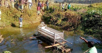 কক্সবাজারে ভেলায় ভাসিয়ে নেয়া হলো লাশ