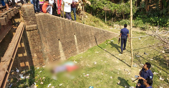 রেলওয়ে সেতুর নিচে নারীর মরদেহ