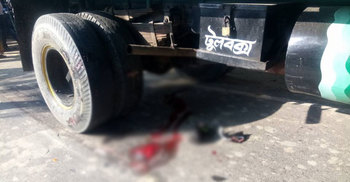 ট্রাকের ধাক্কায় প্রাণ গেল ইমামের