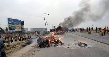 কাঁচপুর সেতুতে হঠাৎ পিকআপে আগুন