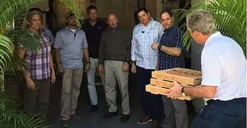 George Bush delivers pizza to his unpaid Secret Service agents
