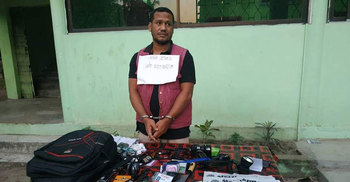 চাপাতি-চাকুসহ ভুয়া সাংবাদিক আটক