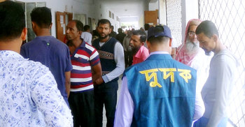 ঝালকাঠি সেটেলমেন্ট অফিসে দুদকের হানা