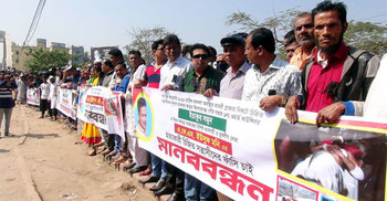 মনি হত্যার বিচার চেয়ে রাস্তায় হাজারো মানুষ