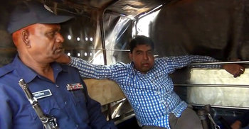 বাস স্ট্যান্ডে হঠাৎ যাত্রীদের ওপর হামলা