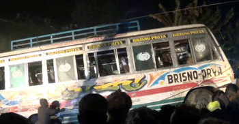 বেগমগঞ্জে চাকা ফেটে বাস খালে, হেলপারসহ নিহত দুই