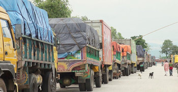 পুরো শহরই যেন ট্রাক টার্মিনাল