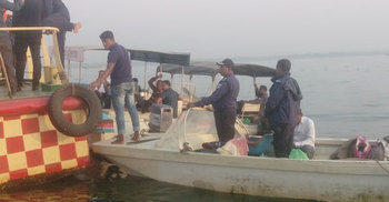 ট্রলারডুবিতে নিখোঁজ ২০ শ্রমিকের সন্ধান মেলেনি