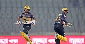 Rajshahi Kings bat against Dhaka Dynamites