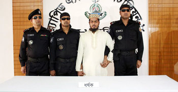 গাইড দেয়ার কথা বলে ছাত্রীকে ধর্ষণ, শিক্ষক ধরা