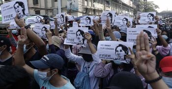 Internet shutdown fails to stop Myanmar protests