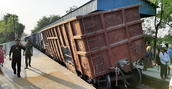 বড়ালব্রিজে মালবাহী ট্রেন লাইনচ্যুত