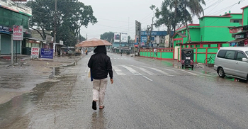 তেঁতুলিয়ায় গুঁড়ি গুঁড়ি বৃষ্টি, জনজীবন বিপর্যস্ত
