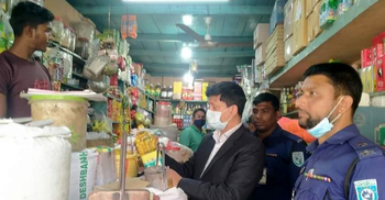 কুড়িগ্রামে তেলের মূল্য তালিকা না থাকায় ৫ দোকানির জরিমানা