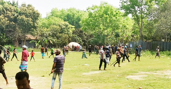 মসজিদের মাইকে ঘোষণা দিয়ে আ’লীগের দুই গ্রুপের সংঘর্ষ, আহত ৩০