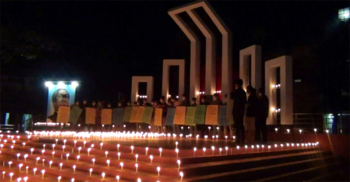 মোমবাতি জ্বেলে ধর্ষণের প্রতিবাদ