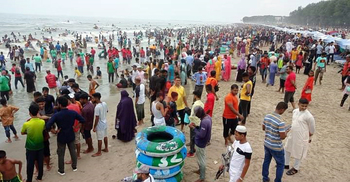 লাখো পর্যটকে মুখর কক্সবাজার