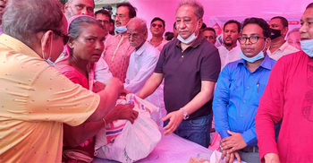 দুই হাজার বন্যার্তকে ত্রাণ দিলেন পাপন