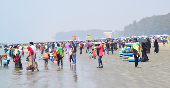 টানা ছুটিতেও আশানুরূপ পর্যটক নেই কক্সবাজারে