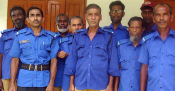 এক বছর ধরে অর্ধেক বেতন পান ১৯৪ গ্রাম পুলিশ