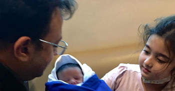 নায়ক রিয়াজের ঘরে নতুন অতিথি