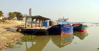 নাব্য সংকটে বেকার বাঘাবাড়ি বন্দরের ৫ শতাধিক শ্রমিক