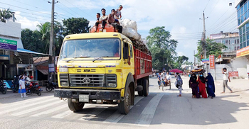পঞ্চগড়ে প্রভাব পড়েনি পরিবহন মালিক-শ্রমিকদের কর্মবিরতি