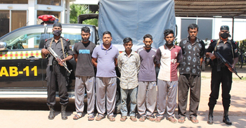 নারায়ণগঞ্জে অস্ত্রসহ ৬ ডাকাত আটক