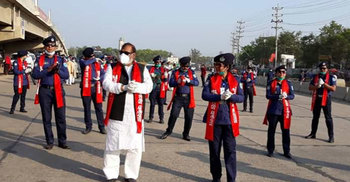করোনা সচেতনতায় গান গাইলেন এসপি, প্রচারণায় অংশ নিলেন মন্ত্রী