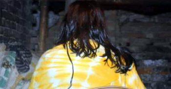 ফেসবুকে রিকুয়েস্ট দেওয়ার দ্বন্দ্বে গৃহবধূকে মারধর