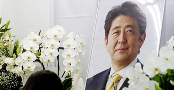 আবের অন্ত্যেষ্টিক্রিয়া ২৭ সেপ্টেম্বর