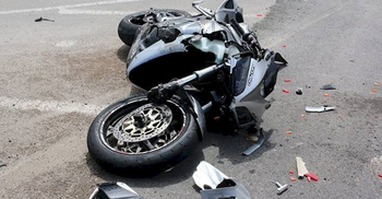 ট্রাকচাপায় মারা গেলেন মোটরসাইকেল আরোহী