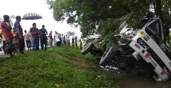 সেনাবাহিনীর গাড়ির সঙ্গে বাসের সংঘর্ষ, আহত ২০