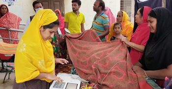 পাতা কুড়াতে গিয়ে গাছচাপায় গৃহবধূ নিহত