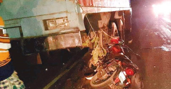 রায়গঞ্জে কাভার্ডভ্যান চাপায় মোটরসাইকেল আরোহী নিহত