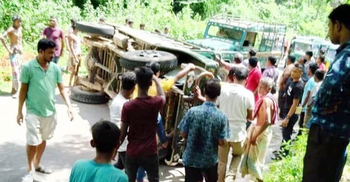 কাপ্তাইয়ে অটোরিকশায় চাঁদের গাড়ির ধাক্কা, আহত ৩