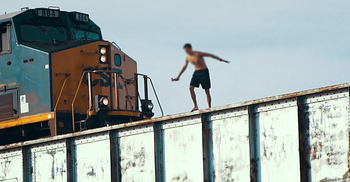 ট্রেন দেখে সেতু থেকে ঝাঁপ, অবশেষে মৃত্যু