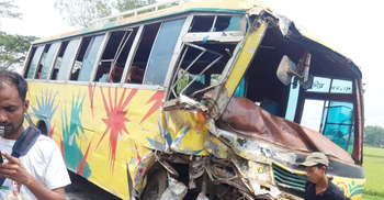 বিজয়নগরে দুই বাসের মুখোমুখি সংঘর্ষে আহত ১৫
